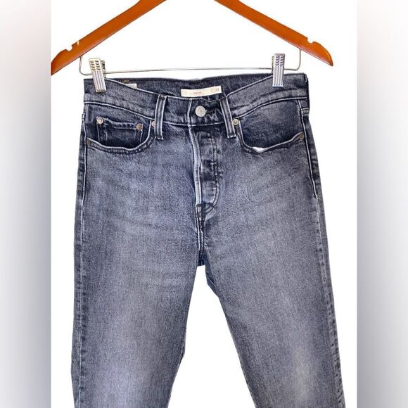 𝅺LEVI'S Wedgie Straight Leg High Rise Jean - Picture 4 of 12